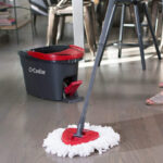 Las mejores opciones de fregona para pisos de vinilo