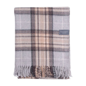 La mejor opción de mantas de lana: la manta de rodilla de lana reciclada The Tartan Blanket Co.