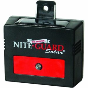 La mejor opción repelente de ciervos: Nite Guard Solar NG-001 Predator Control Light